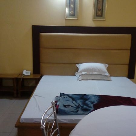Royal Park Residential Hotel Ćottogram Zewnętrze zdjęcie