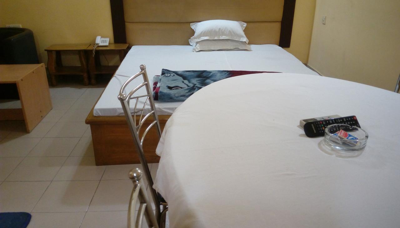 Royal Park Residential Hotel Ćottogram Zewnętrze zdjęcie